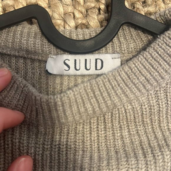 Beige sweater used 3 times - Picture 2 of 3
